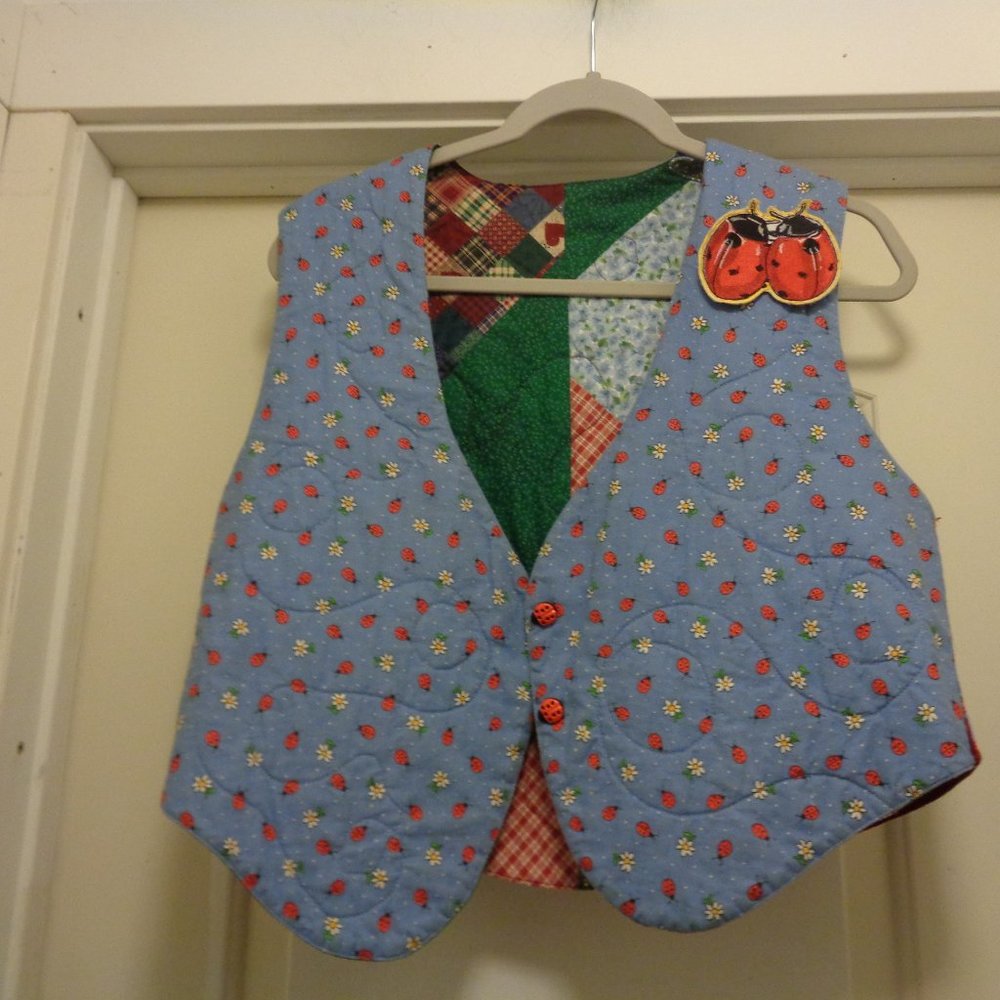 LADYBUG PATCHWORK QUILTED REVERSABLE LADY BUGS PATCHWORK VEST LG